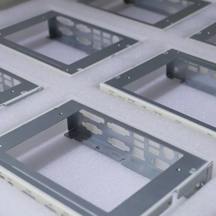 Jak wybrać odpowiednią blachę obudowy serwera pod kątem wydajności i trwałości?